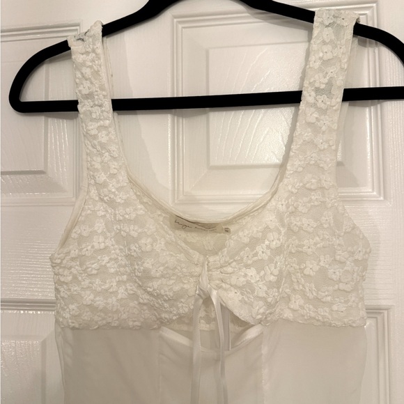 White top - Picture 2 of 5